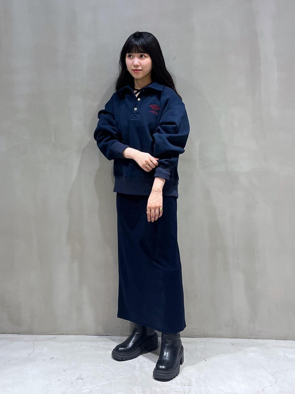 「UMBRO、アンブロ、MURRAL、ミューラル、AW、ロングワンピース、ロングブーツ、ADAM ET ROPÉ、FEMME、低身長、骨格ウェーブ、イエベ、大人カジュアル、スポーティー、秋」｜「ADAM ET ROPE'の【晴雨兼用】ウォータープルーフトラックソールロングブーツ（ブーツ、ブラック系）」を使った、Futabaさん（レディース・153cm）の秋コーディネートの1枚目の写真
