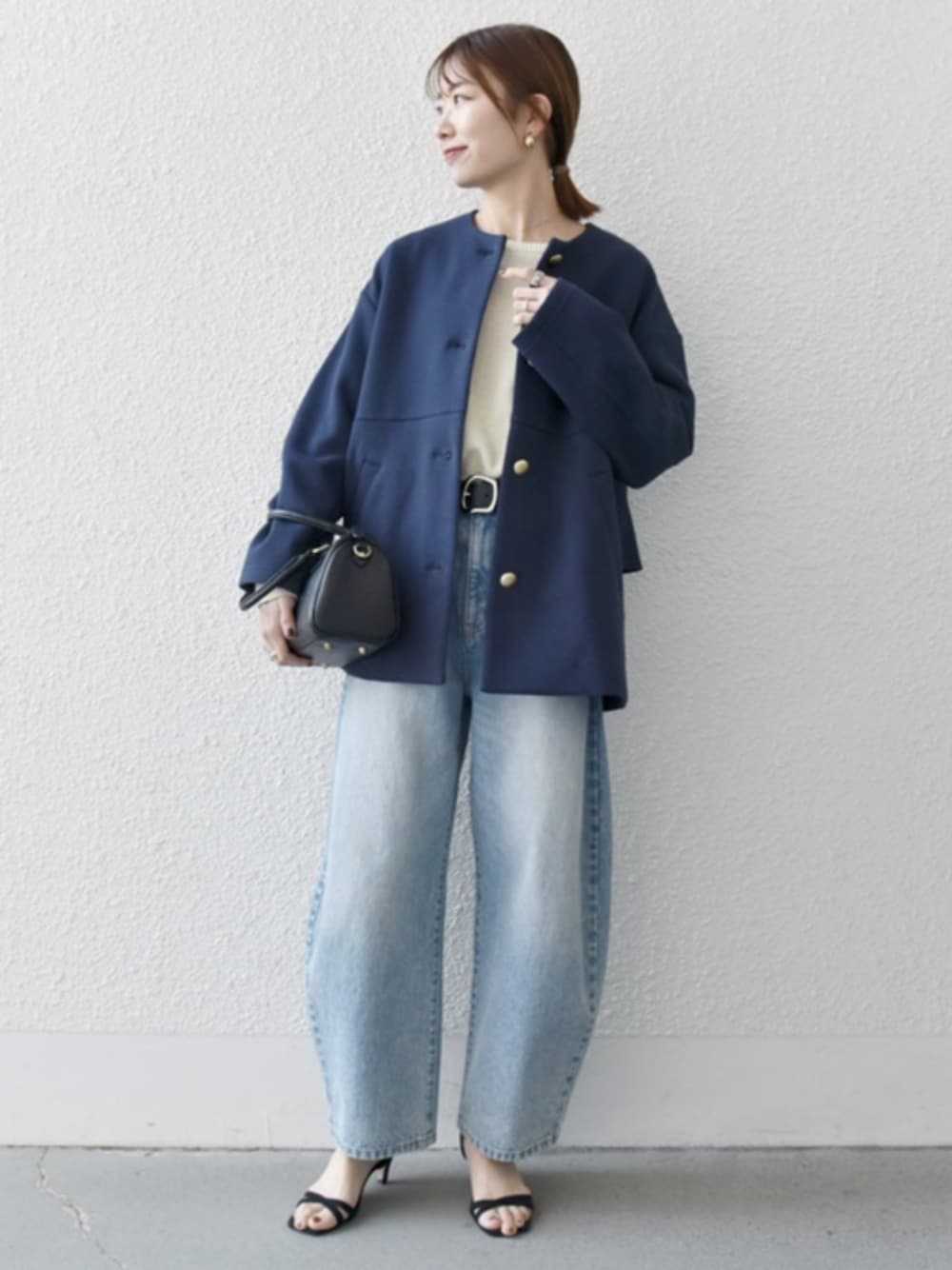 「春先取り、春、大人ファッション、きれいめコーデ、大人可愛い、パンツコーデ、大人女子、SHIPS any、シップスエニィ、羽織り、アウター、ニット、ノーカラージャケット、ベルト、春ニット」｜「bon_meurのbon_meur:〈洗濯機可能〉コクーン シルエット デニム パンツ（デニムパンツ、ブルー系）」を使った、机さん（骨格ナチュラル・レディース・166cm）の春コーディネートの1枚目の写真