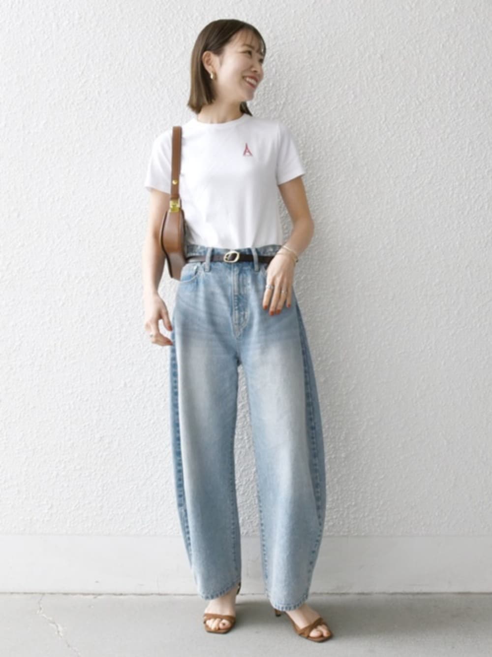 「大人カジュアル、お出かけコーデ、春夏コーデ、シンプルコーデ、大人ファッション、大人かわいい、シンプルスタイル、休日コーデ、プチバトー、デニム、デニムパンツ、Tシャツ、Tシャツ×デニム、SHIPS any、シップスエニィ」｜「bon_meurのbon_meur:〈洗濯機可能〉コクーン シルエット デニム パンツ（デニムパンツ、ブルー系）」を使った、机さん（骨格ナチュラル・レディース・166cm）の春コーディネートの1枚目の写真