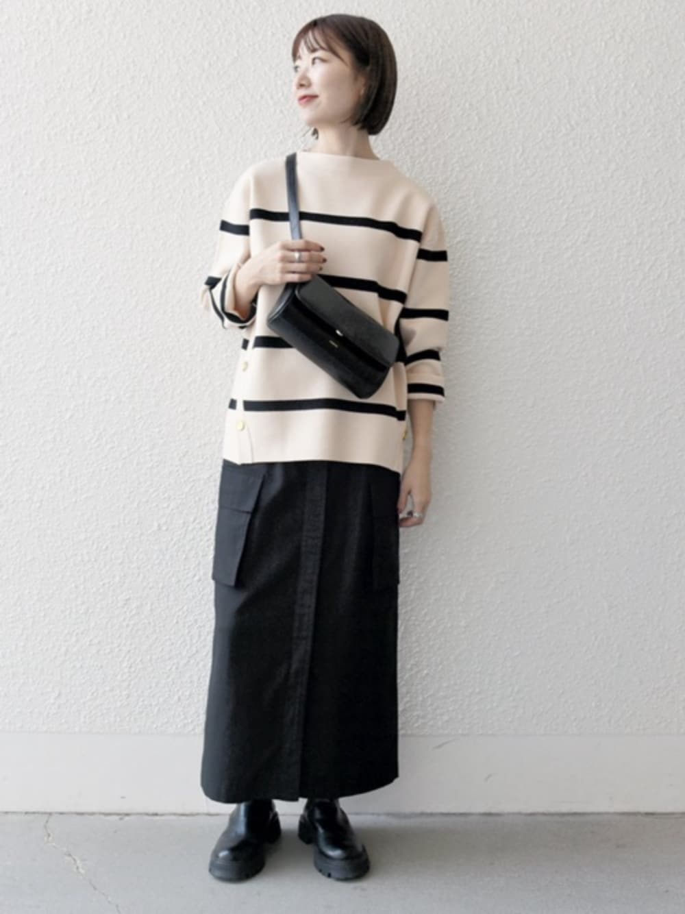 「ボーダー、秋っぽコーデ更新中、ニット、タイトスカート、シップスエニィ、SHIPS any、ロングスカート、秋服、モノトーン、キレイめカジュアル、秋コーデ、きれいめコーデ、秋冬コーデ、大人女子、イエベ春」｜「SHIPS anyのSHIPS any:〈洗濯機可能〉フロント ジップ カーゴ タイトスカート（スカート、ブラック系）」を使った、机さん（レディース・166cm）の秋コーディネートの1枚目の写真