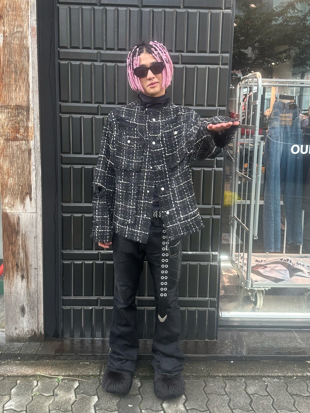 「チェック、チェックジャケット、ベルト、ブラックコーデ、ブラック、ブラック×ホワイト、だんけ、ダンケシェーン、Danke schon、DankeSchon、Danke Schon」｜「DANKE SCHONのDankeSchon/ダンケシェーン/DAMAGE TWEED JACKET（その他アウター、ブラック系）」を使った、たいがさん（メンズ・175cm）の秋コーディネートの1枚目の写真