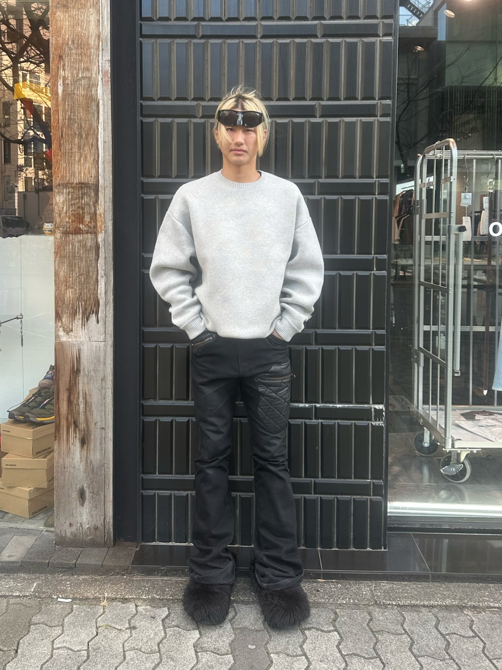 「ダンケシェーン、ダンケシェン、ダンケ、DankeSchon、DANKE SCHON、ダンケのニット、グレー、金髪、相性が良い、春コーデ、インナー使い」｜「DANKE SCHONのDankeSchon/ダンケシェーン/RV CREWNECK KNIT CHECKER（ニット/セーター、グレー系）」を使った、たいがさん（メンズ・175cm）の冬コーディネートの1枚目の写真