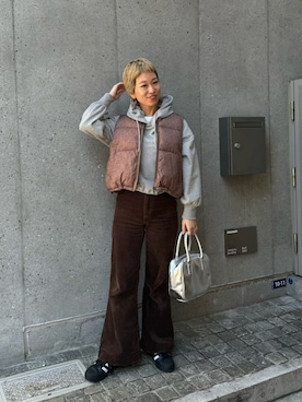 「アイテム（ベスト、ブラウン系）」を使った、yukaさん（レディース・163cm）の冬コーディネート