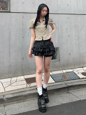 「EMODA（エモダ）のチェックフリルシャツトップ（シャツ/ブラウス、ベージュ系）」を使った、与口令央奈さん（レディース・160cm）の春コーディネート