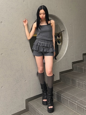 「EMODA（エモダ）のフリルカットキャミトップス（キャミソール、グレー系）」を使った、与口令央奈さん（レディース・160cm）の夏コーディネート