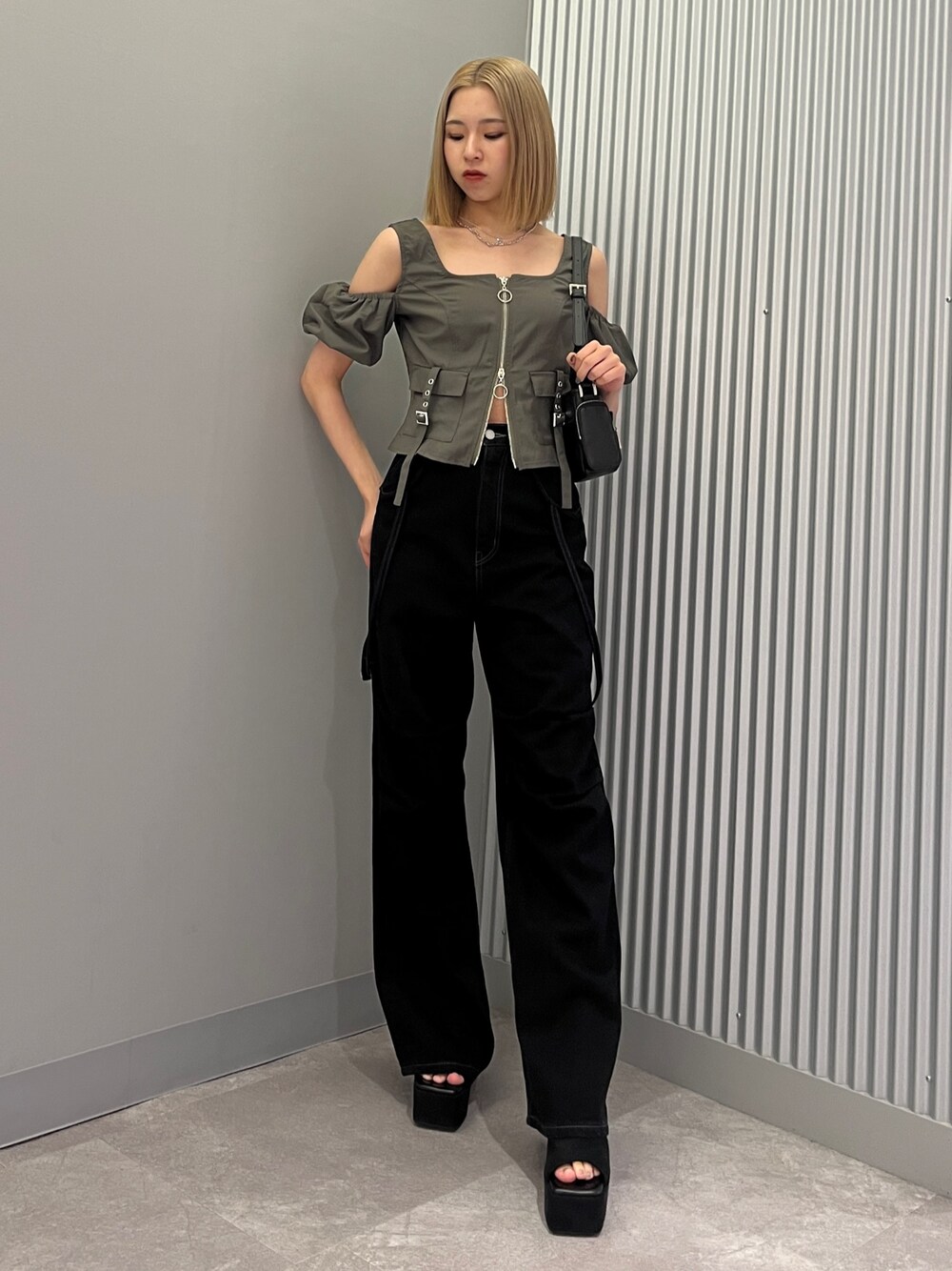 エモダ　ブラウスパンツセット セール】ラッフルハングクロップドブラウス（シャツ/ブラウス