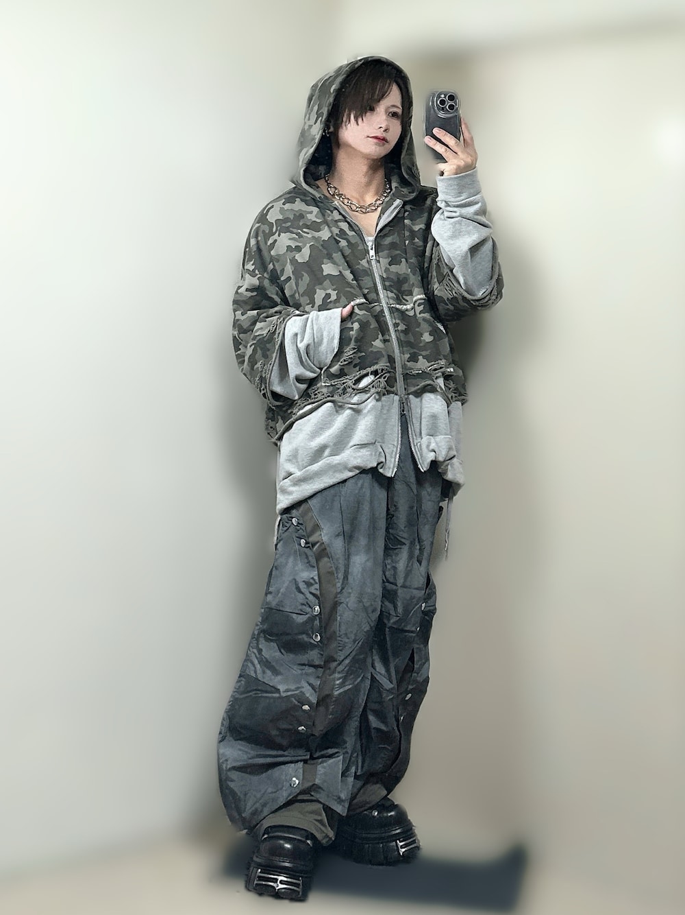 neith./ネイス/Layered Crush Hoodie(Camo×Gray)を使った人気