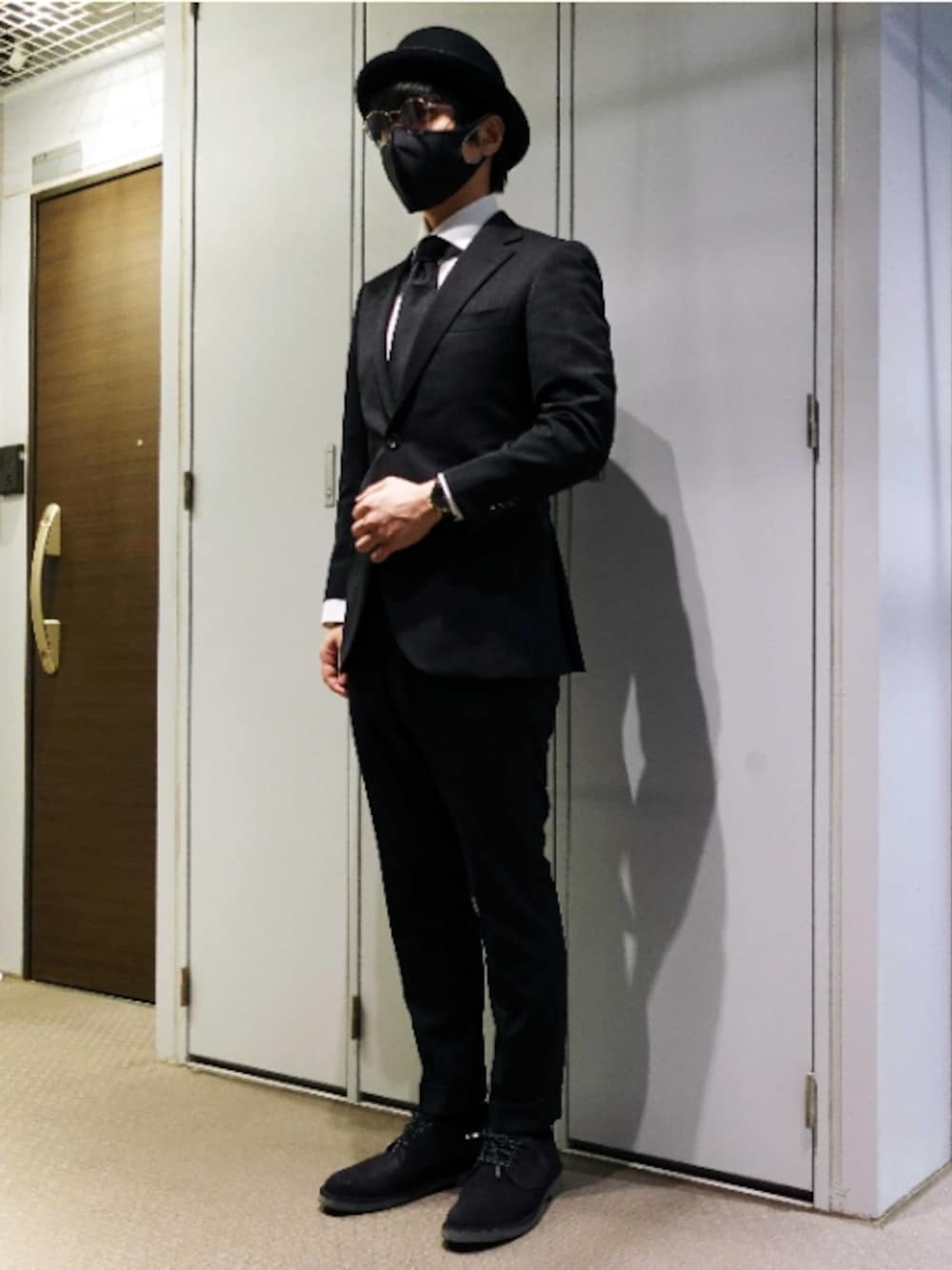 「スーツ」｜「KASHIYAMAのアイテム（スーツパンツ、ブラック系）」を使った、shotaさん（メンズ・170cm）の冬コーディネートの1枚目の写真