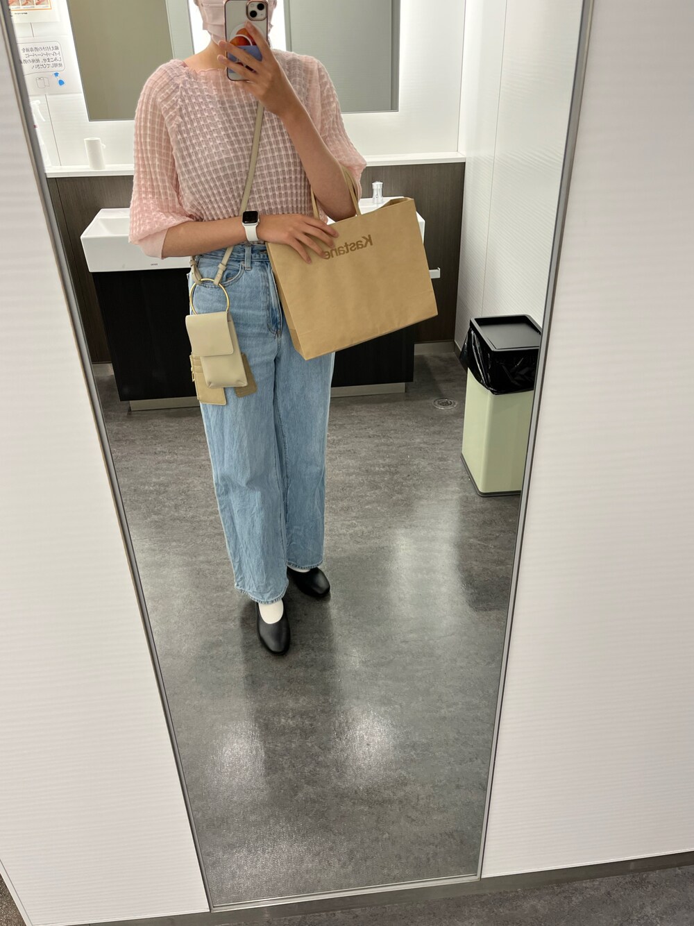 「GUのアイテム（デニムパンツ、ブルー系）」を使った、mirinnnnnnさん（レディース・163cm）の春コーディネートの1枚目の写真