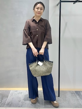 「INDIVI（インディヴィ）の【2WAY】ペーパーミドルバッグ（トートバッグ、ブラック系）」を使った、MAIさん（レディース・160cm）の春コーディネート