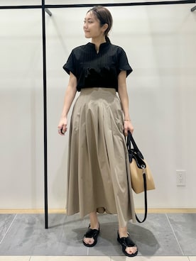 「INDIVI（インディヴィ）の【撥水／UVケア／SETUP可能】軽量タックスキッパーブラウス（シャツ/ブラウス、ブラック系）」を使った、MAIさん（レディース・160cm）の春コーディネート