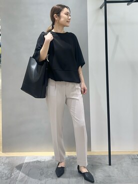 「INDIVI（インディヴィ）のスリットデザイン パンプス（パンプス、ブラック系）」を使った、MAIさん（レディース・160cm）の春コーディネート