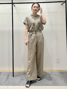 「INDIVI（インディヴィ）の【撥水／UVケア／SETUP可能】軽量タックスキッパーブラウス（シャツ/ブラウス、ベージュ系）」を使った、MAIさん（レディース・160cm）の春コーディネート