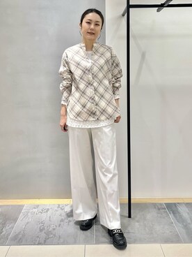 「INDIVI（インディヴィ）の【2WAY／シアー】バイアスチェック柄＆無地 カシュクールシャツ（シャツ/ブラウス、ベージュ系）」を使った、MAIさん（レディース・160cm）の冬コーディネート