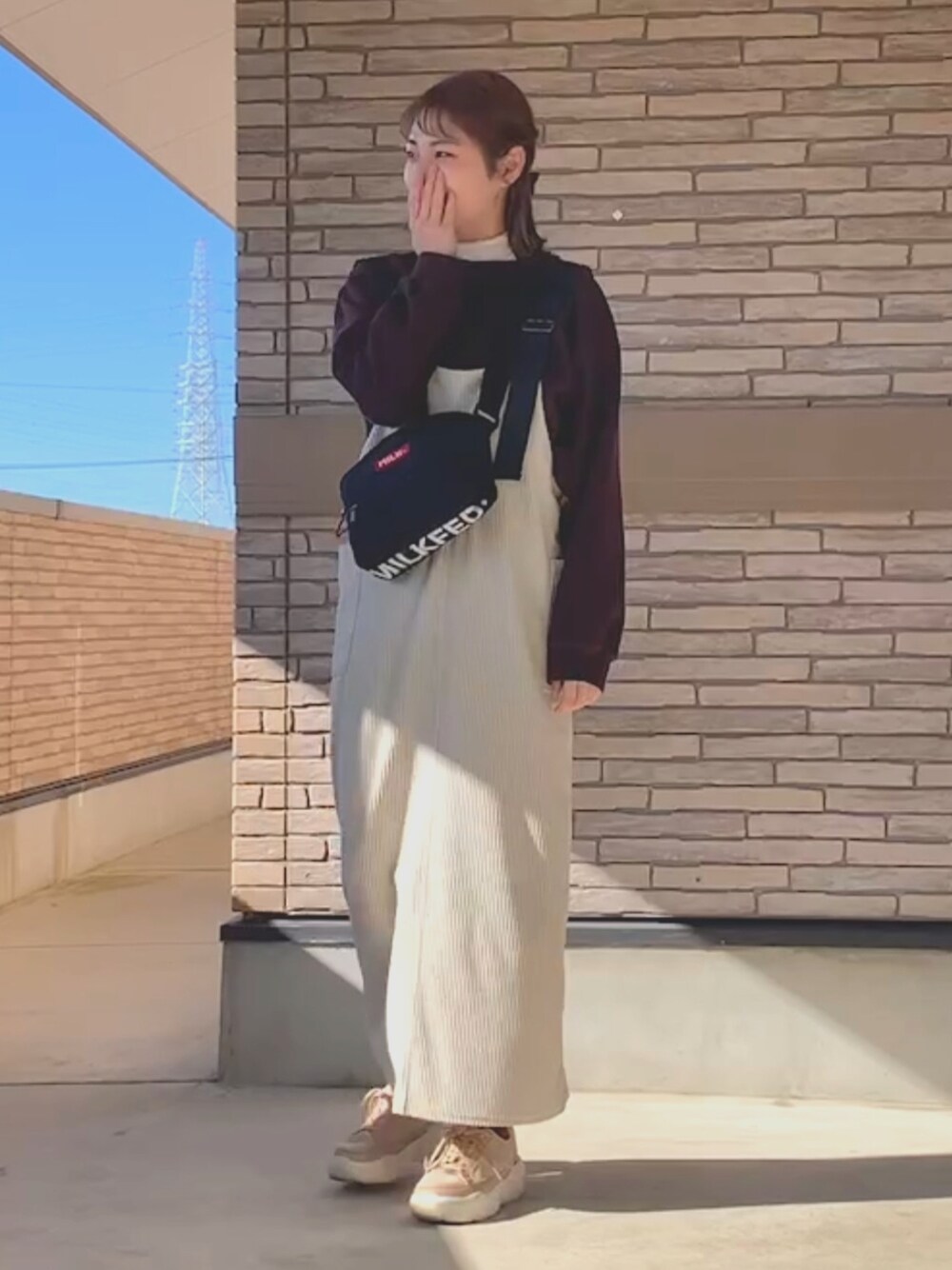「スウェット、ジャンスカ、ダッドスニーカー、ベージュコーデ、ブラウン、春服、春服みてみて、ラクチンコーデ、カジュアルガーリー、カジュアルスタイル、GRL、シースルートップス、レイヤードスタイル、お散歩コーデ、GU」｜「GUのアイテム（スニーカー、ベージュ系）」を使った、nanaさん（レディース・158cm）の春コーディネートの1枚目の写真