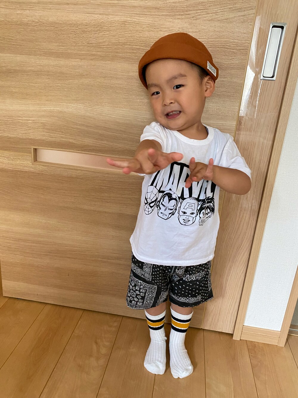 「ストリート、男の子コーデ、フィッシャーマンキャップ、MARVEL Tシャツ」｜「SHOO・LA・RUEのアイテム（キャップ、ブラウン系）」を使った、richika12さん（キッズ・90cm）の冬コーディネートの1枚目の写真