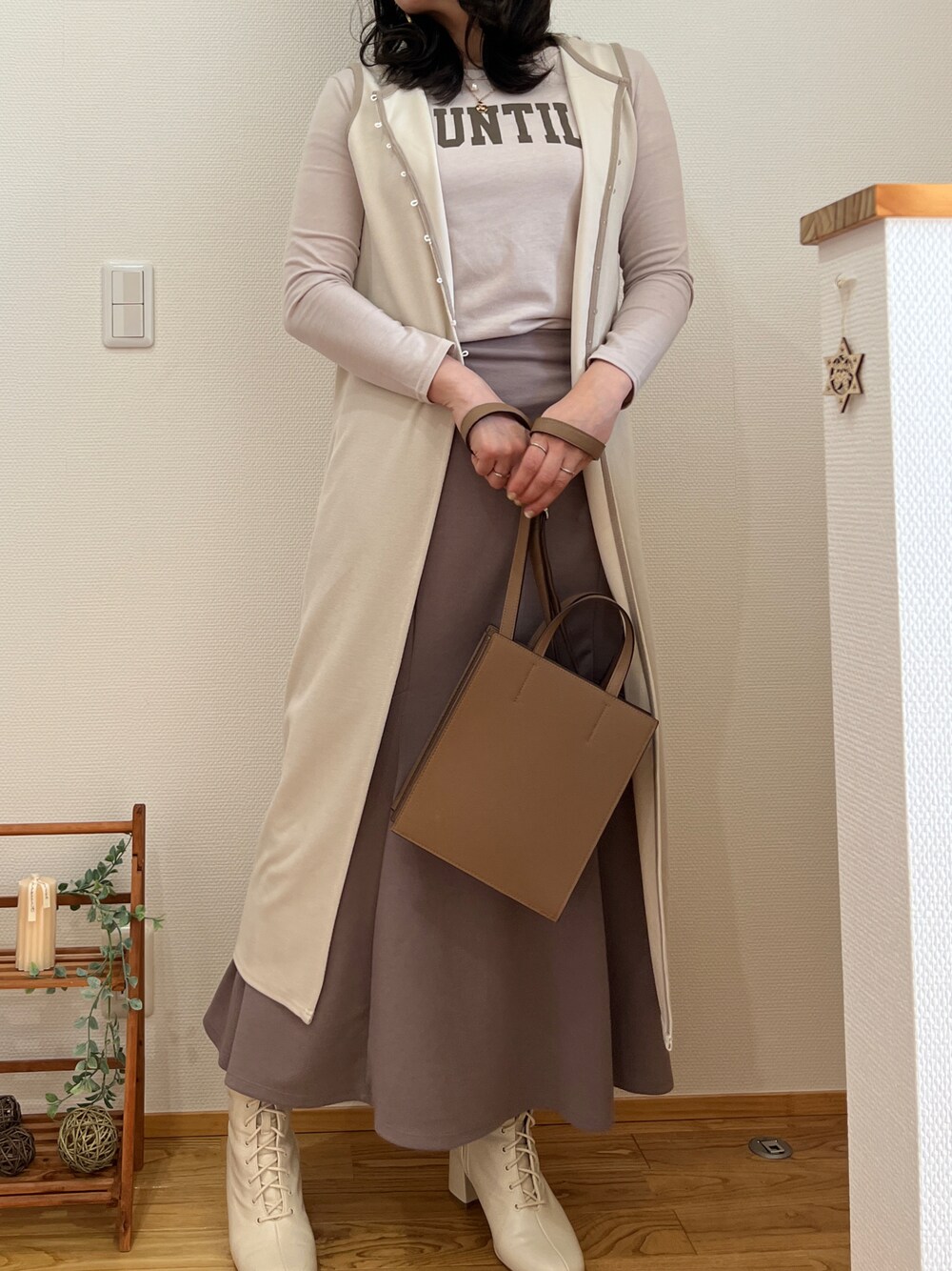 「カジュアル、大人コーデ、春色、大人かわいい、オトナ女子、大人カジュアル、春コーデ、韓国ファッション、休日スタイル、淡色コーデ、淡色女子、おしゃれさんと繋がりたい、フォローミー」｜「Availのアイテム（ベスト、ホワイト系）」を使った、kochiiさん（レディース・166cm）の春コーディネートの1枚目の写真