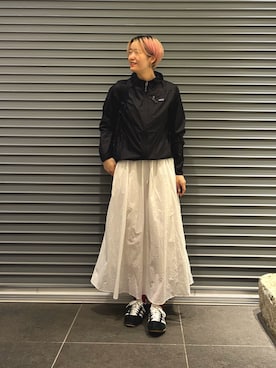 「URBAN RESEARCH DOORS（アーバンリサーチドアーズ）のadidas　TOKYO W（スニーカー、ブラック系）」を使った、 コヤマ  ヒナタさん（レディース・164cm）の春コーディネート