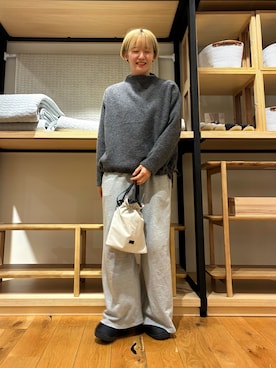 「アイテム（バッグ、グリーン系）」を使った、 コヤマ  ヒナタさん（レディース・164cm）の冬コーディネート