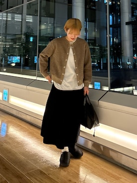 「アイテム（サンダル）」を使った、 コヤマ  ヒナタさん（レディース・164cm）の秋コーディネート