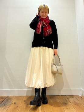 「アイテム（ストール/ショール、レッド系）」を使った、 コヤマ  ヒナタさん（レディース・164cm）の冬コーディネート