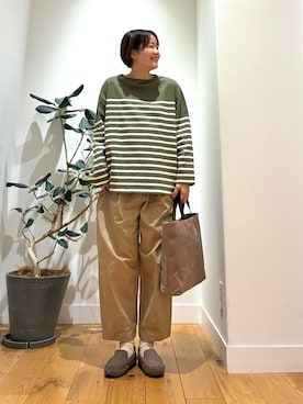 「アイテム（スリッポン）」を使った、 コヤマ  ヒナタさん（レディース・163cm）の秋コーディネート