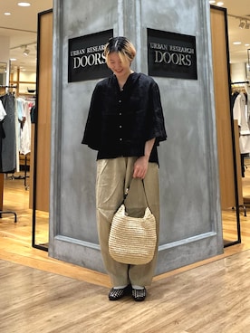 「URBAN RESEARCH DOORS（アーバンリサーチドアーズ）のメッシュサンダル（サンダル、ブラウン系）」を使った、 コヤマ  ヒナタさん（レディース・164cm）の春コーディネート