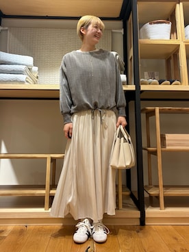 「アイテム（スニーカー）」を使った、 コヤマ  ヒナタさん（レディース・164cm・20代）の秋コーディネート