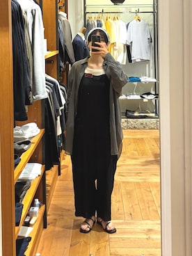 「URBAN RESEARCH DOORS（アーバンリサーチドアーズ）のメタルリングフラットサンダル | トング/ぺたんこ/軽量/きれいめ/カジュアル/夏（サンダル、ブラック系）」を使った、 コヤマ  ヒナタさん（レディース・164cm）の夏コーディネート