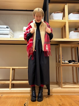 「アイテム（ストール/ショール）」を使った、 コヤマ  ヒナタさん（レディース・164cm）の秋コーディネート