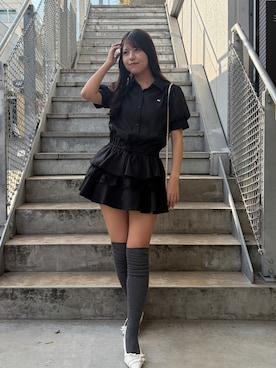 「continuer de NICE CLAUP（コンティニューデナイスクラップ）の裾ティアードミニワンピース（ワンピース、ブラック系）」を使った、ゆずさん（レディース・161cm）の春コーディネート