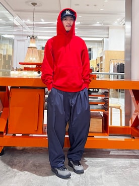 「BEAMS T（ビームスティー）のnewT / Hoodie（パーカー、レッド系）」を使った、BEAMS Tさん（メンズ・166cm）の秋コーディネート