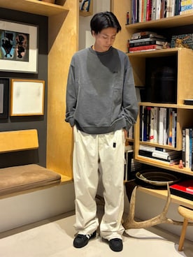 「BEAMS T（ビームスティー）のONEITA / Slub Pigment Dye Crewneck（スウェット、ブラック系）」を使った、BEAMS Tさん（メンズ・166cm）の秋コーディネート