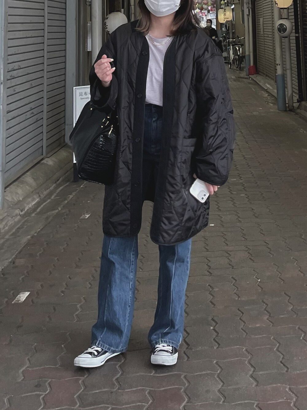 「147cm、春服みてみて、休日スタイル、大人カジュアル、低身長コーデ、パンツスタイル、ラフコーデ」｜「CONVERSEのアイテム（スニーカー、ブラック系）」を使った、tomoさん（レディース・147cm）の春コーディネートの1枚目の写真