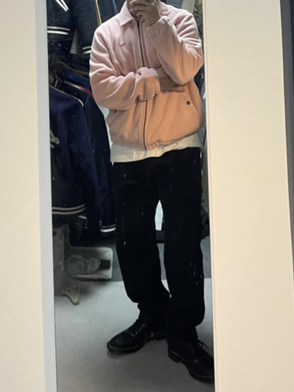 「supreme、street、streetstyle、DrMartens、UNDER COVER」｜「Supreme のアイテム（カーディガン/ボレロ、ピンク系）」を使った、mofumofu0さん（メンズ・166cm）の秋コーディネートの1枚目の写真