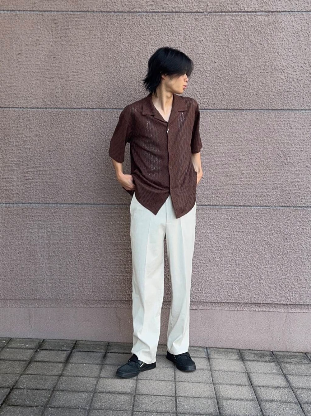 「シンプル、シャツ、シャツスタイル、カジュアル、ラフ、リネン、夏コーデ、夏、夏フェスコーデ、夏の快適通勤コーデ、リネン着こなし術」｜「ITEMS URBANRESEARCHのジオメレースオープンカラー半袖シャツ（シャツ/ブラウス、ブラウン系）」を使った、Shiragami Harutoさん（メンズ・175cm）の夏コーディネートの1枚目の写真