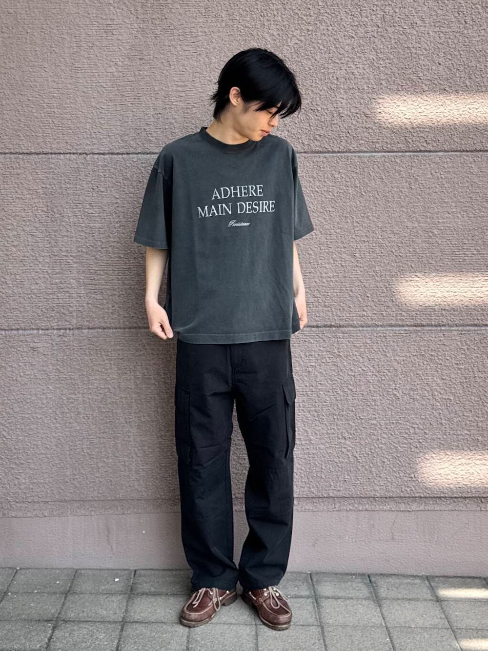 「シンプル、カジュアル、Tシャツ、ラフ、オールブラック、夏コーデ、夏、初夏のお出掛けコーデ」｜「ITEMS URBANRESEARCHのEURO ARMY ツイル フィールドパンツ（その他パンツ、ブラック系）」を使った、Shiragami Harutoさん（メンズ・175cm）の春コーディネートの1枚目の写真