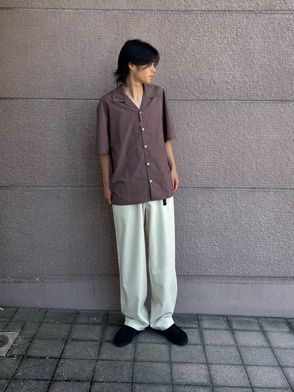 「シンプル、シャツスタイル、カジュアル、ラフ、夏コーデ、夏、夏フェスコーデ、夏の快適通勤コーデ」｜「ITEMS URBANRESEARCHのウェビングベルト ツイルストレートパンツ（その他パンツ、ホワイト系）」を使った、Shiragami Harutoさん（メンズ・175cm）の夏コーディネートの1枚目の写真
