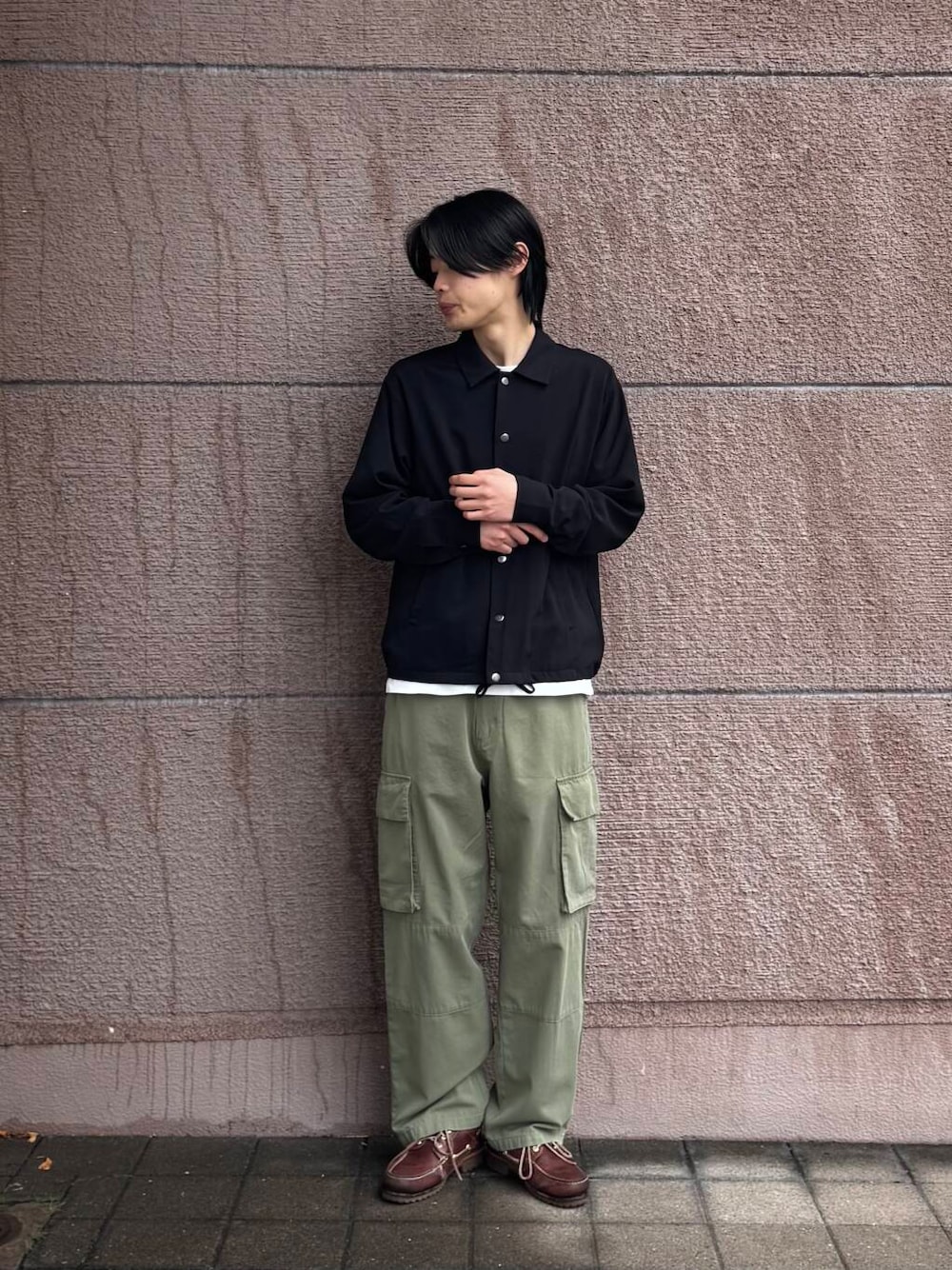 「シンプル、カジュアル、ラフ、春コーデ、春、春カラー、newarrival、春のジャケットスタイル」｜「ITEMS URBANRESEARCHのウォッシャブル×クールタッチ TRコーチジャケット（ブルゾン、ブラック系）」を使った、Shiragami Harutoさん（メンズ・175cm）の春コーディネートの1枚目の写真