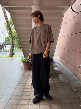 「ITEMS URBANRESEARCH（アイテムズ アーバンリサーチ）の『接触冷感/撥水/イージーケア/UVカット』タスランナイロンクルーネックドロストTシャツ（Tシャツ/カットソー、ベージュ系）」を使った、白上 悠人さん（メンズ・175cm）の夏コーディネート