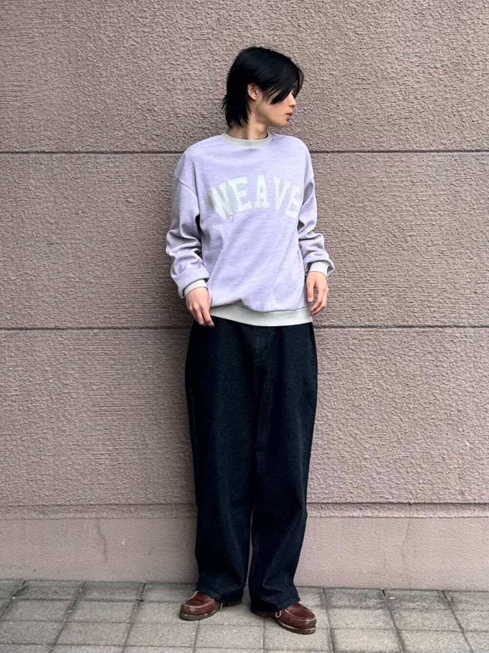 「シンプル、カジュアル、ラフ、春コーデ、春、休日スタイル、フェスコーデ、旅行コーデ、最旬オフィスコーデ、テーマパークコーデ、外遊びコーデ、過ごしやすい」｜「SENSE OF PLACE by URBAN RESEARCHのストレートデニムパンツ（デニムパンツ、ブラック系）」を使った、Shiragami Harutoさん（メンズ・175cm）の春コーディネートの1枚目の写真