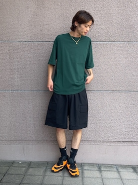 「URBAN RESEARCH DOORS（アーバンリサーチドアーズ）のハイツイストクルーネック ショートスリーブTシャツ（Tシャツ/カットソー、グリーン系）」を使った、白上 悠人さん（メンズ・175cm）の夏コーディネート