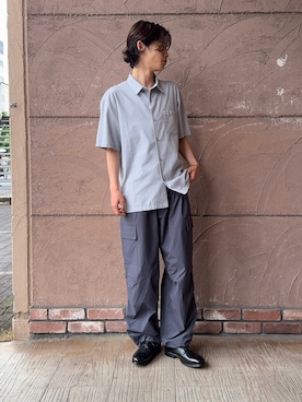 「ITEMS URBANRESEARCH（アイテムズ アーバンリサーチ）の『吸水速乾』フレンチリネン×COOLMAX ハンソデシャツ（シャツ/ブラウス、グレー系）」を使った、白上 悠人さん（メンズ・175cm）の春コーディネート