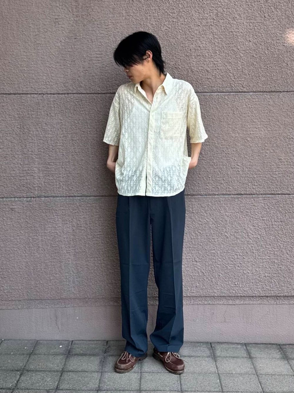 「シンプル、シャツ、カジュアル、ラフ、春コーデ、春、夏コーデ、夏、即戦力シャツコーデ、初夏のお出掛けコーデ」｜「ITEMS URBANRESEARCHの『セットアップ対応』ヨウリュウ1-tuckテーパードパンツ（その他パンツ、ブルー系）」を使った、Shiragami Harutoさん（メンズ・175cm）の春コーディネートの1枚目の写真