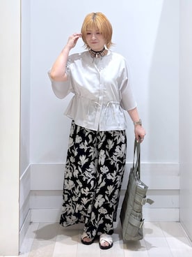 「GLOBAL WORK（グローバルワーク）のAiry Breezeブラウス/636702（シャツ/ブラウス、グレー系）」を使った、amamikanoheyaさん（レディース・155cm）の夏コーディネート