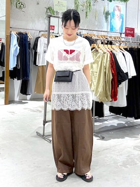 「LEPSIM（レプシィム）のイージーコクーンカラーパンツ　1043483（その他パンツ、ブラウン系）」を使った、しおりさん（レディース・158cm）の夏コーディネート