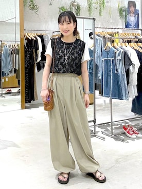 「LEPSIM（レプシィム）のストラップメガネネックレス　638723（ネックレス、シルバー系）」を使った、しおりさん（レディース・158cm）の夏コーディネート