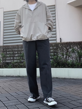 「ナイロンパーカー」｜「アイテム（スラックス）」を使った、栞さん（レディース・163cm）の春コーディネート