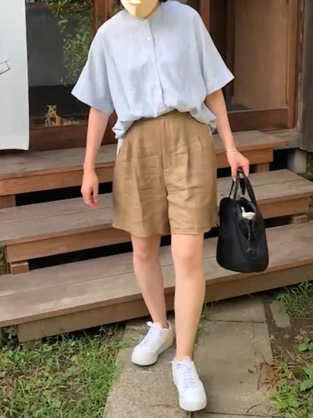 「BEAUTY&YOUTH UNITED ARROWS、真夏のアクティブスタイル、休日スタイル、オトナカジュアル、夏、今日のコーデ」｜「BEAUTY&YOUTH UNITED ARROWSのバンドカラー ドルマンスリーブ シャツ -ウォッシャブル-（シャツ/ブラウス、ブルー系）」を使った、栞さん（レディース・163cm）の夏コーディネートの1枚目の写真