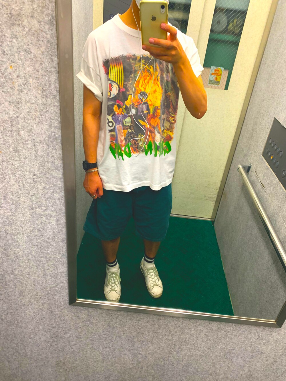 「VINTAGEのアイテム（Tシャツ/カットソー、ホワイト系）」を使った、machimaaさん（メンズ・176cm）の夏コーディネートの1枚目の写真